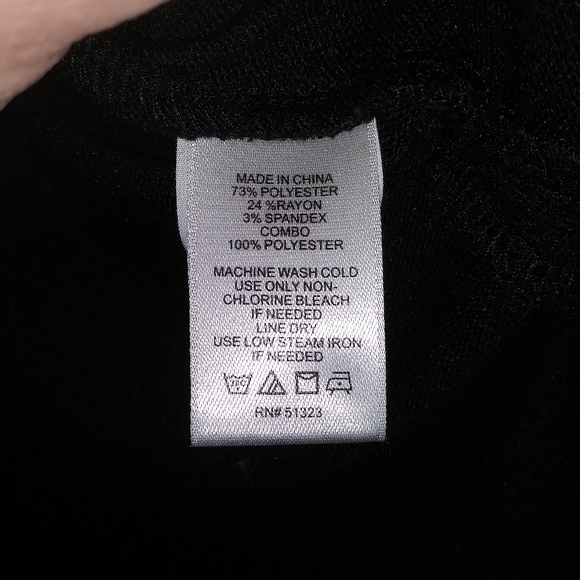 1. STATE Cut Out Pullover V Neck Top M - Picture 6 of 6